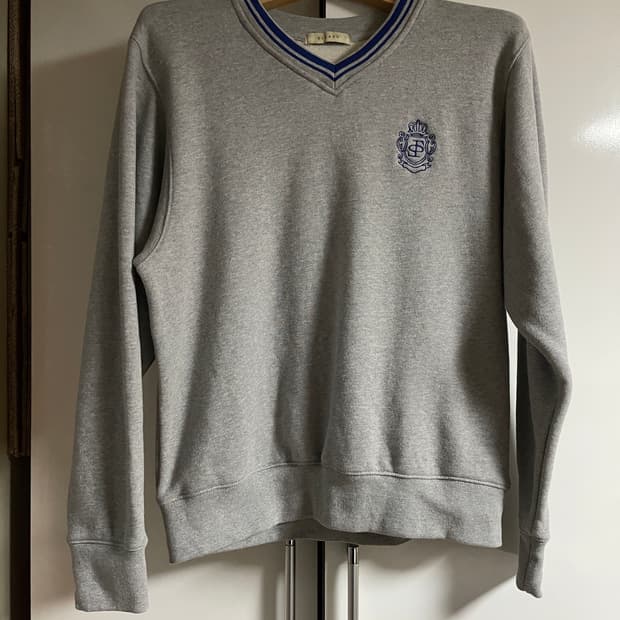 시야쥬 브이넥 맨투맨