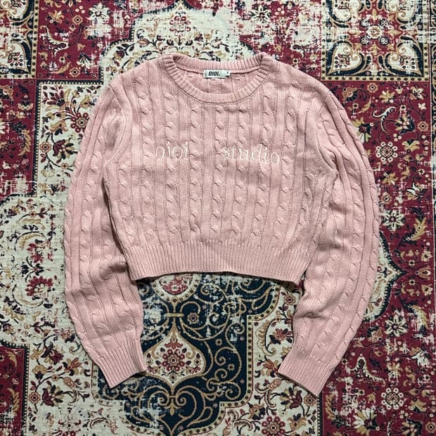 오아이오아이 케이블 크롭 니트