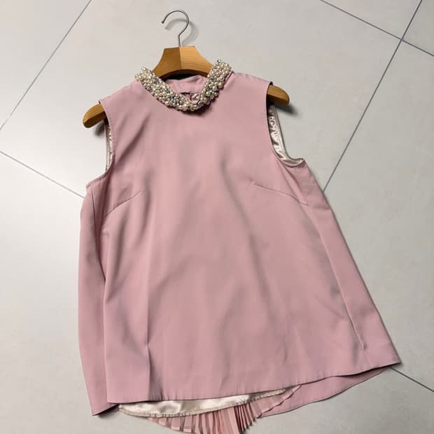 진주 카라 베이비핑크 블라우스 플리츠