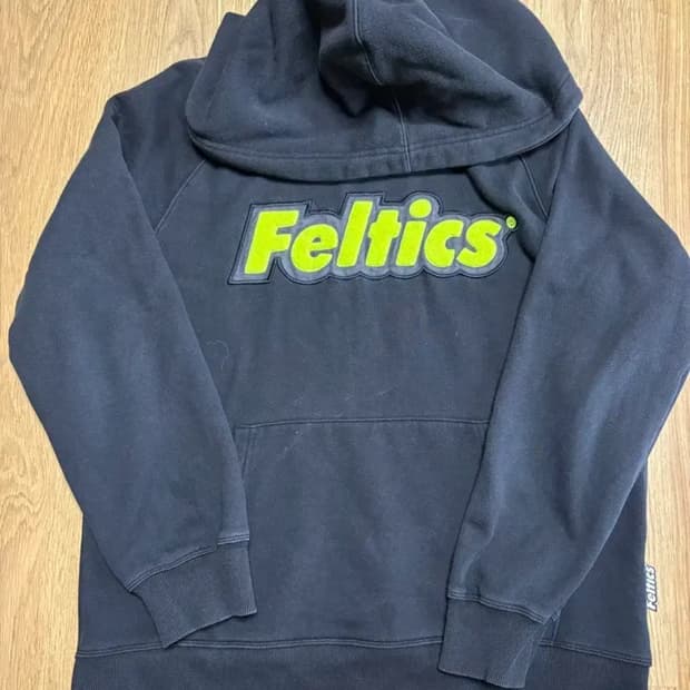 Feltics 후드티
