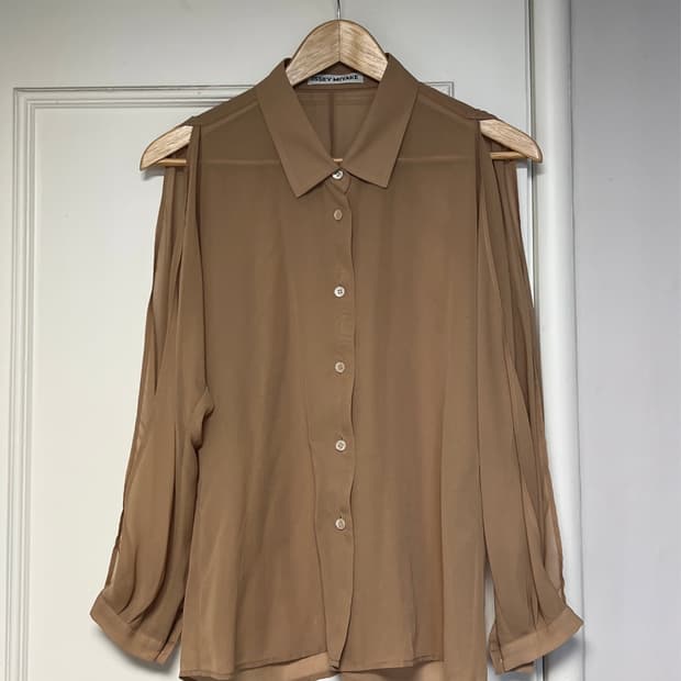 Issey Miyake 이세이미야케 슬릿 디테일 실크 셔츠