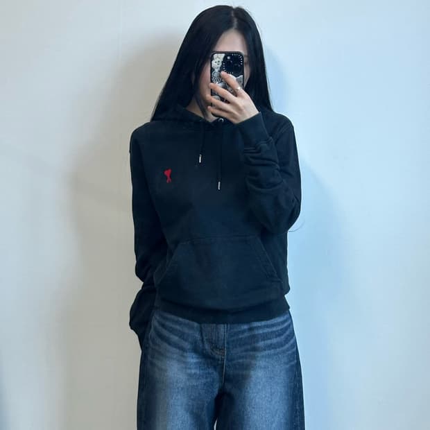 아미 자수로고 블랙 후드티