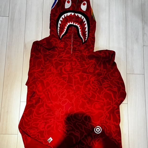 베이프 샤크후드 레드 상하이 매장판