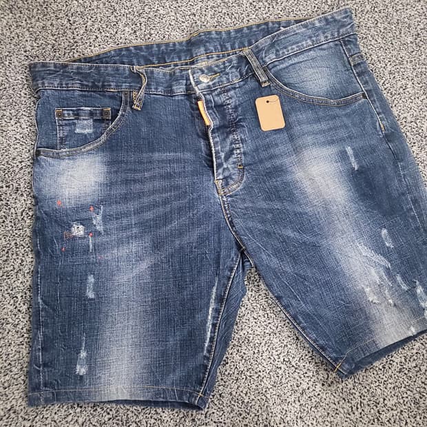 디스퀘어드 투(DSQUARED2) 데님 반바지