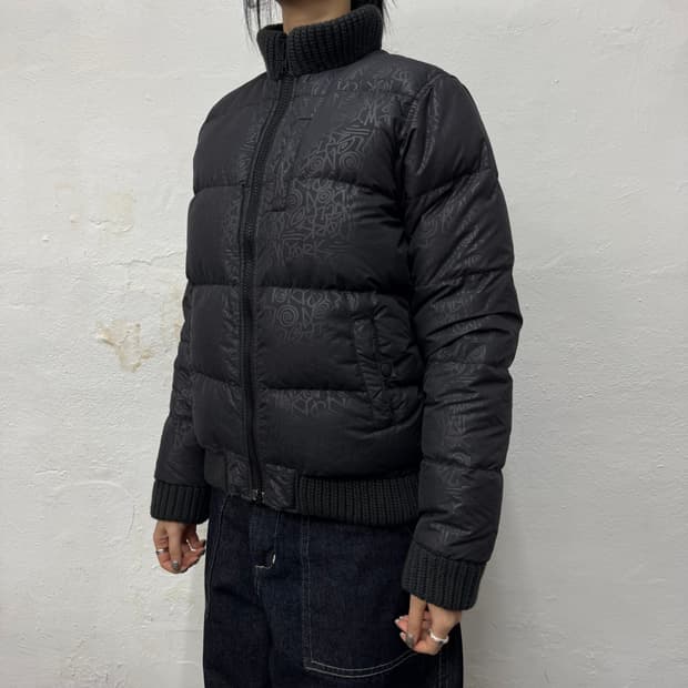 스투시 (STUSSY GIRLS) 블랙 그라피 풀 패턴 다운 패디드 자켓
