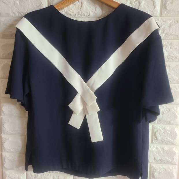 박신혜 럭키슈에뜨 네이비 리본 블라우스