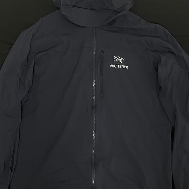 아크테릭스 스쿼미시 후드 블랙 사파이어