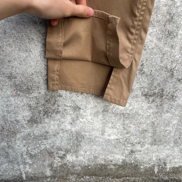 Toga virilis 밑단 절개 팬츠