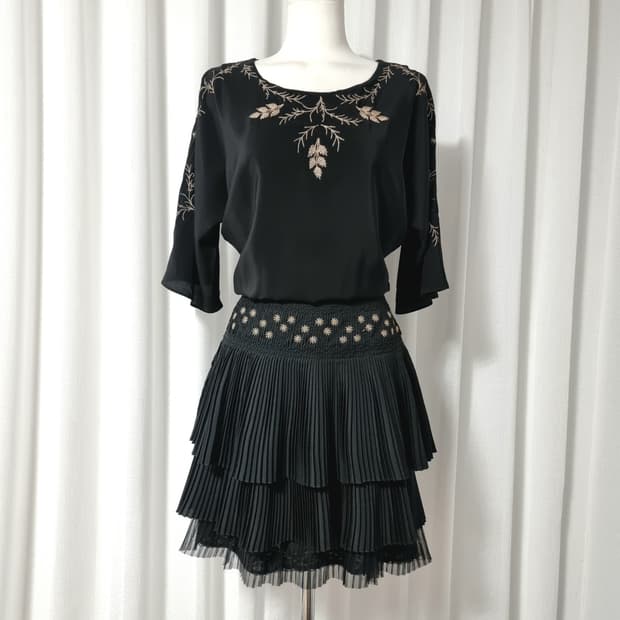 바네사브루노 실크100% 나그랑숄더 가오리핏 플리츠 원피스 (55/34)