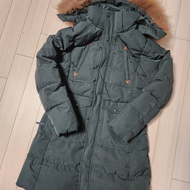 K2 여성 롱패딩 90사이즈 판매합니다. 풍성한 퍼가 달려있고. 1월 1