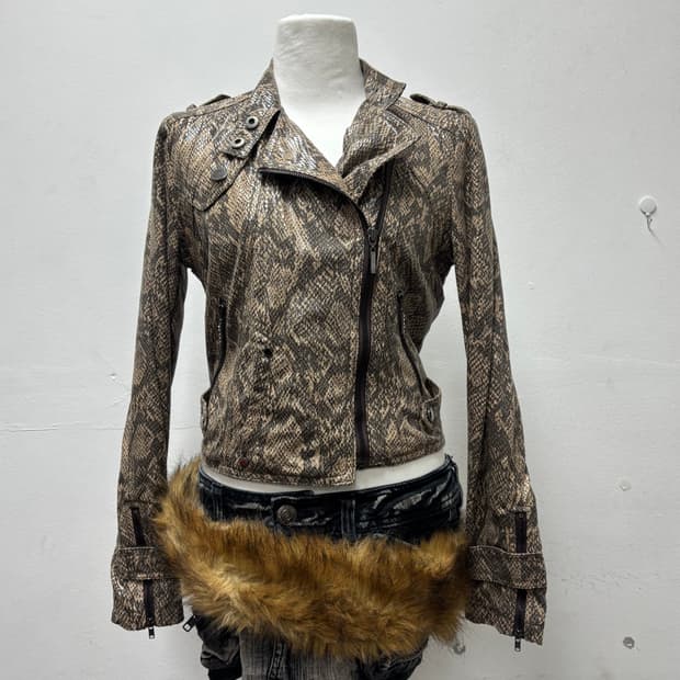 [GGPX]Snake Pattern 00’s Slim Fit Neck D