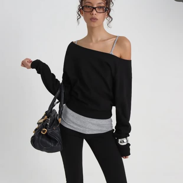 블랙업 비베이직 오프숄더 맨투맨