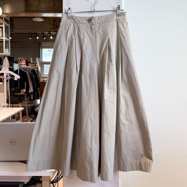 비비안 웨스트우드 베이지브라운 핀턱 하프 팬츠 