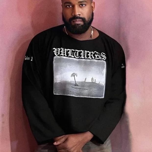 Yeezy vultures long sleeve black 1