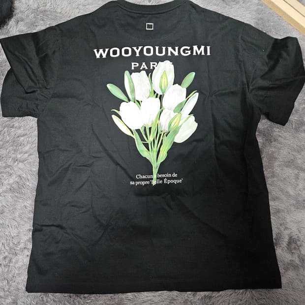 우영미 블랙 플라워 티셔츠 48