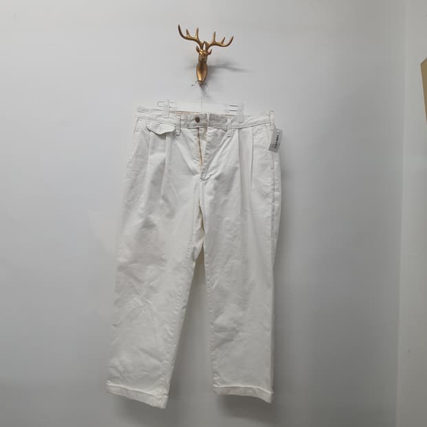 아웃스탠딩 투턱 치노팬츠 화이트