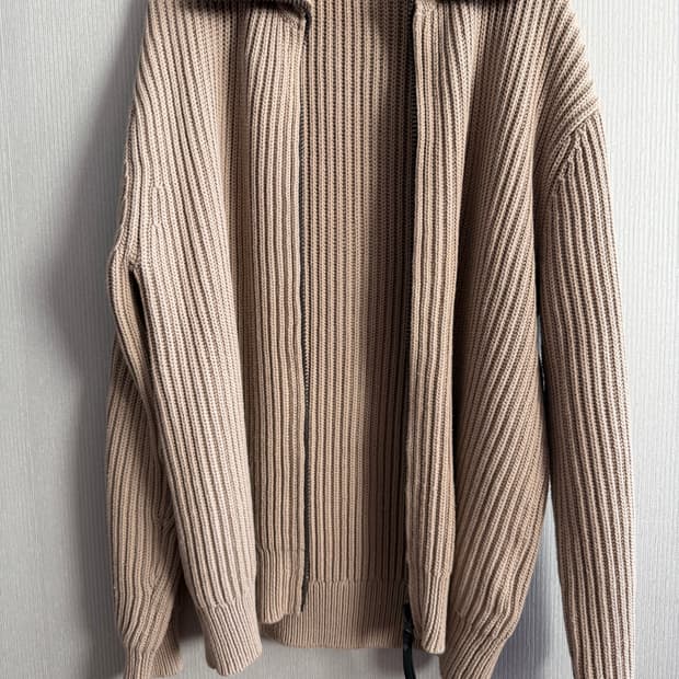 아크네스튜디오 니트집업 (뷔 착용 제품)