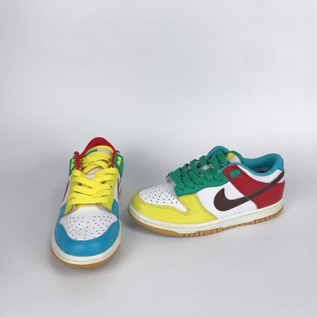 나이키 덩크 로우 SE 프리 99 GS 스니커즈 신발 여성230(225)