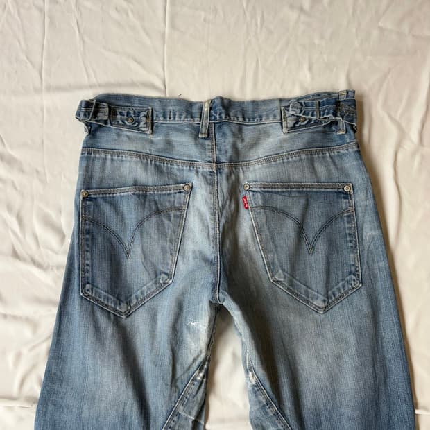 Levis 엔지니어드 진 사이드 신치백