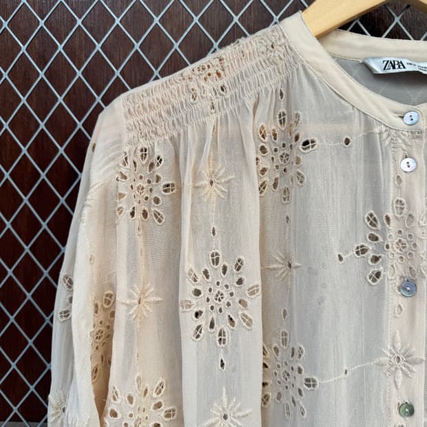 ZARA 자라 아일렛 펀칭 자수 아이보리 블라우스 M