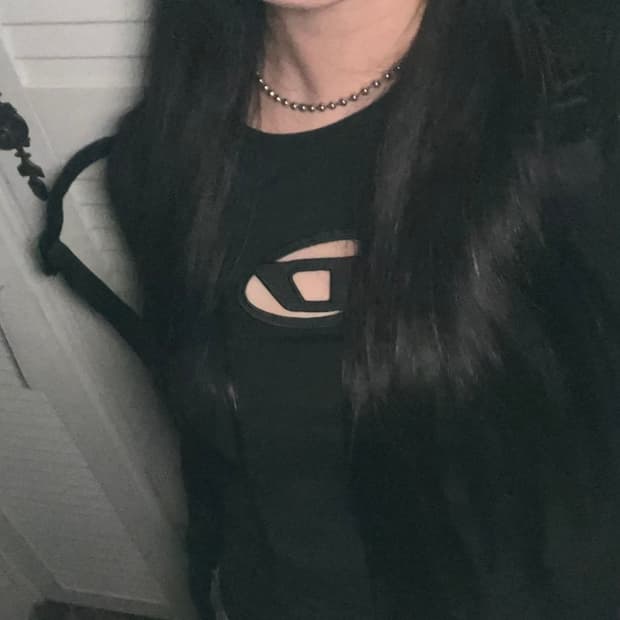 디젤 컷아웃 로고 블랙 롱슬리브티