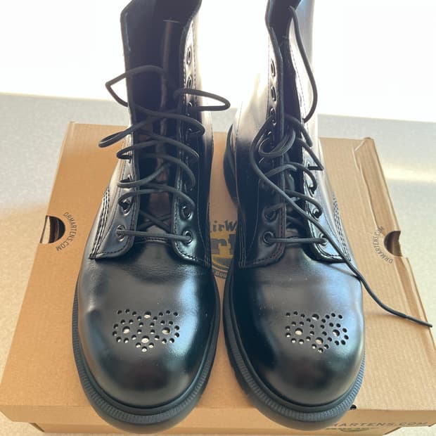 닥터마틴 1460 파스칼 스틸 토 브로그 8 아이부츠 블랙 270 팝니다