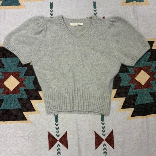 반팔 브이넥 니트 (레이어드 코디 추천!) 미착용제품