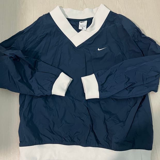 나이키 브이넥 UV 에센셜 경량 우븐 맨투맨 긴팔