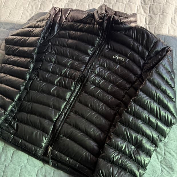 아식스 블랙 경량패딩