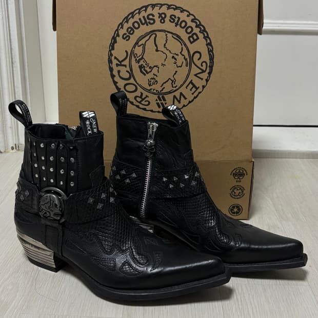Newrock 새상품 사이즈 42 (270-275)