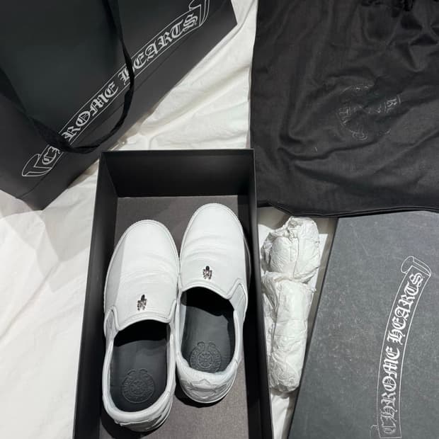 크롬하츠 대거 슬립온 화이트