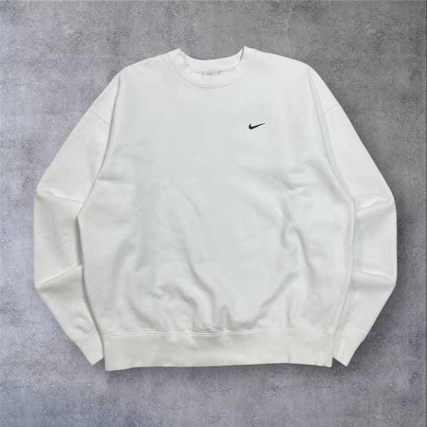 나이키 nrg 스몰 로고 화이트 미니멀 맨투맨