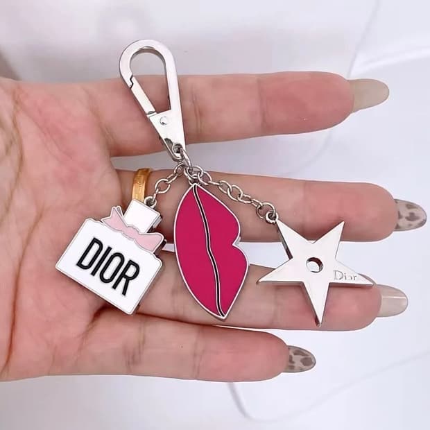 디올 뷰티 럭키 참 키링 키홀더