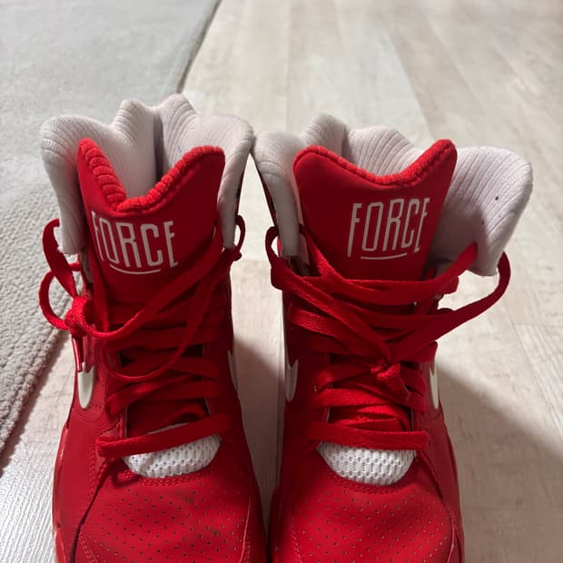 나이키 에어 커맨드 포스 유니버시티 레드 270
