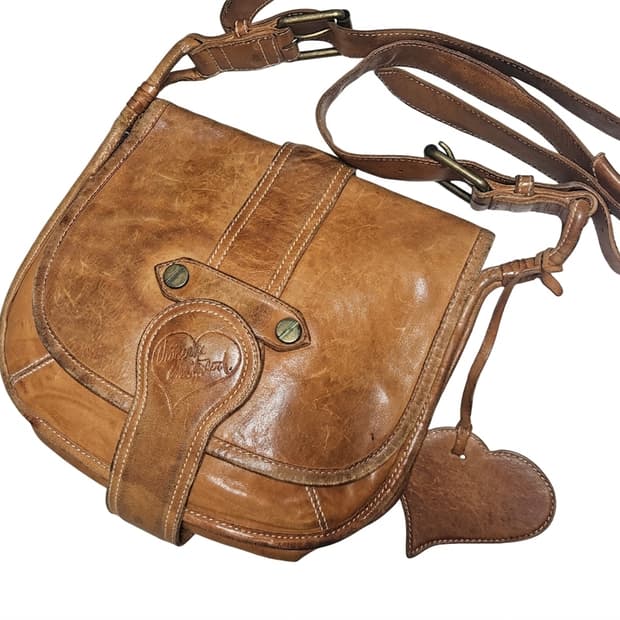 급처분)비비안웨스트우드 레더 크로스백