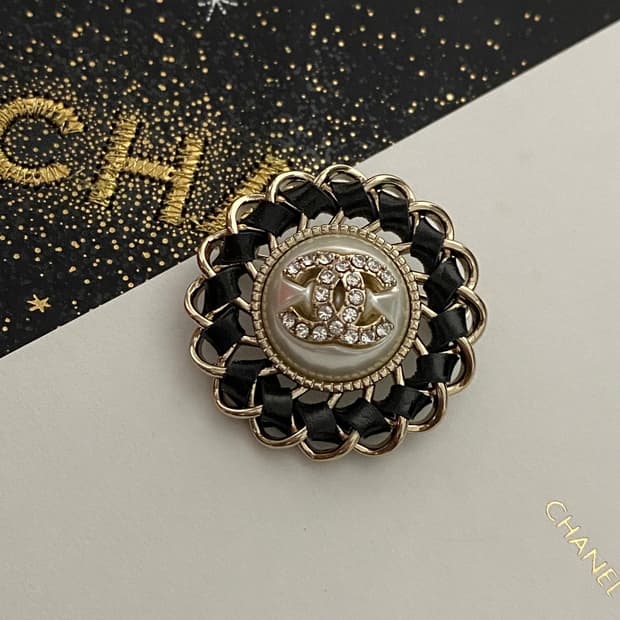 샤넬 정품 크리스탈 CC 체인 레더 업사이클링 브로치