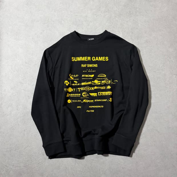 라프시몬스 ‘Summer Game’ 스웻셔츠