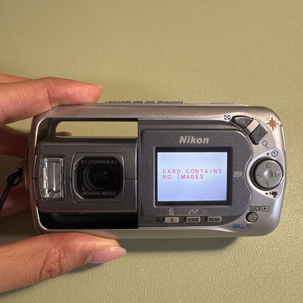 니콘 쿨픽스 3500 (황조지 카메라)