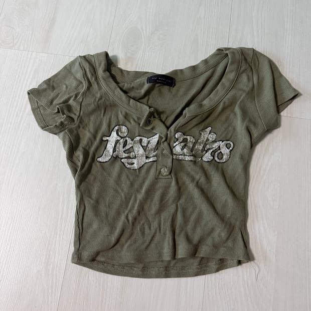 보세 카키 크롭티