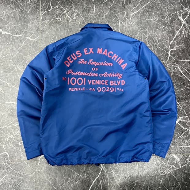 데우스 엑스 마키나 로고 코치 자켓 블루 베니스