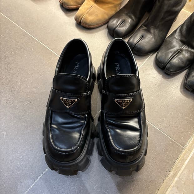 프라다 모놀리스 8.5 팝니다