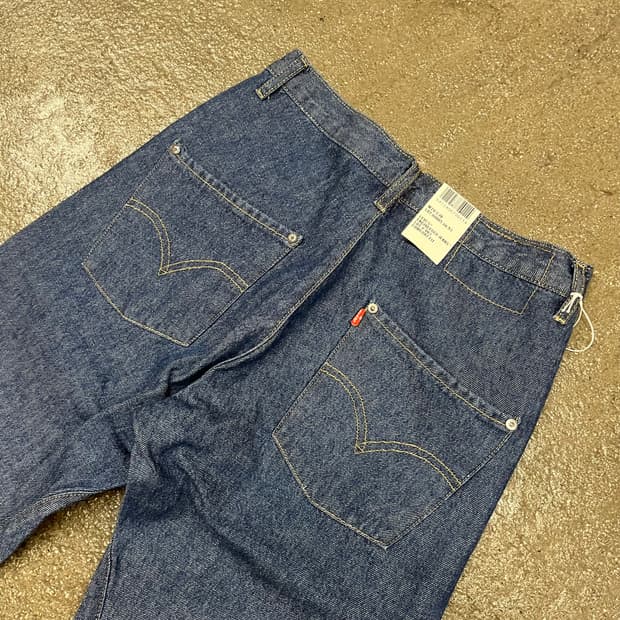 00s 리바이스 엔지니어드진 (29-30“)