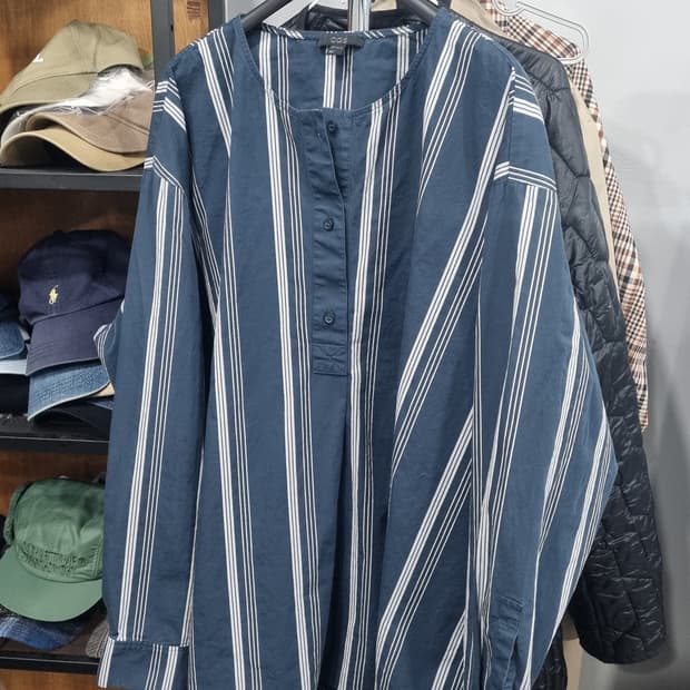 COS(코스) 춘하용 오버핏 헨리넥 L(105~110추천) 상태좋아요~