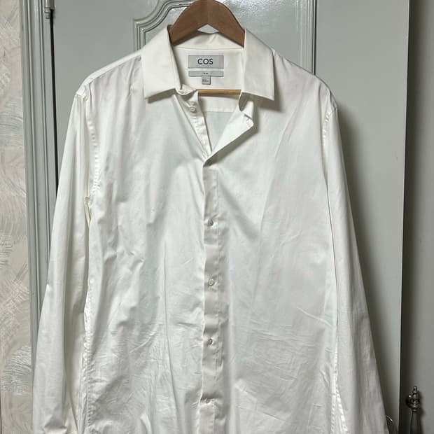 COS 화이트 슬림핏 셔츠 EUR 43 (새상품)