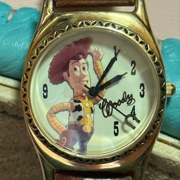 한정판 90s Fossil X Toy story Woody watch