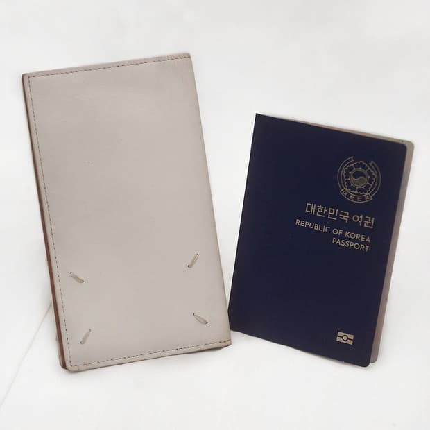 메종 마르지엘라 스티치 로고 투톤 레더 장지갑 여권지갑