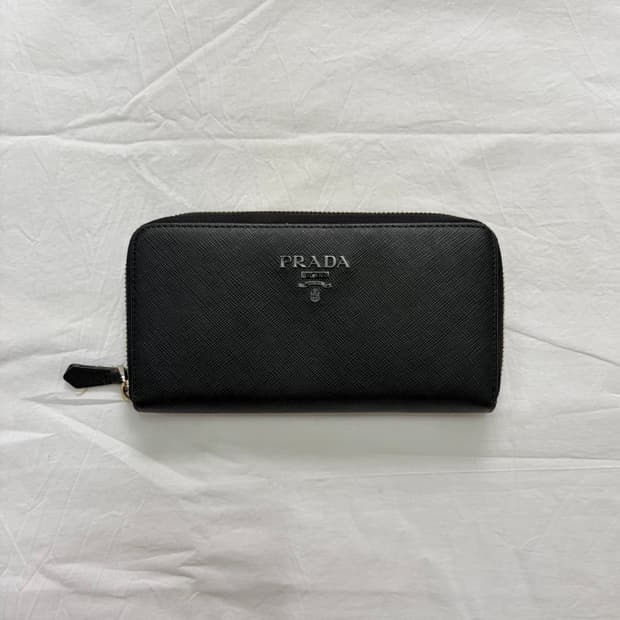 프라다 사피아노 메탈 로고 지퍼 장지갑