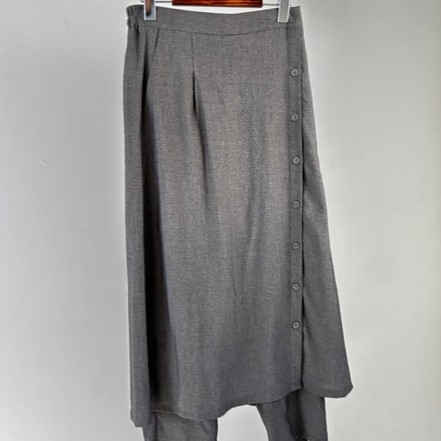 grey button skirtpants