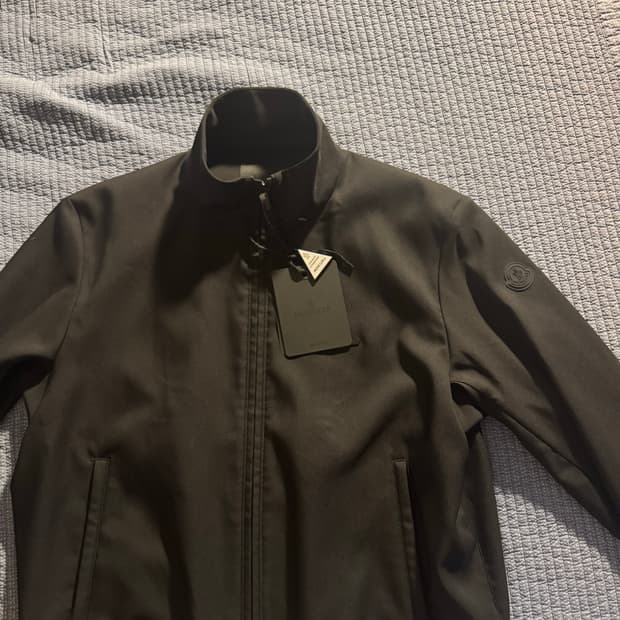 몽클레어 하이넥 자켓