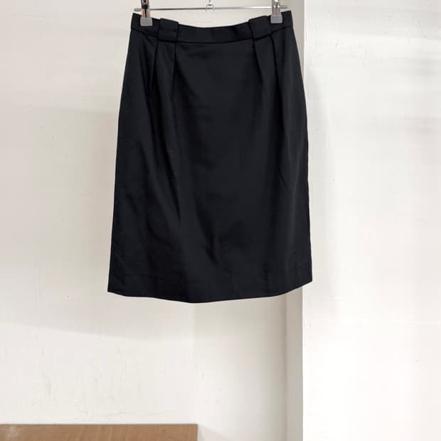 크리스찬 디올 블랙 핀턱 미디 스커트